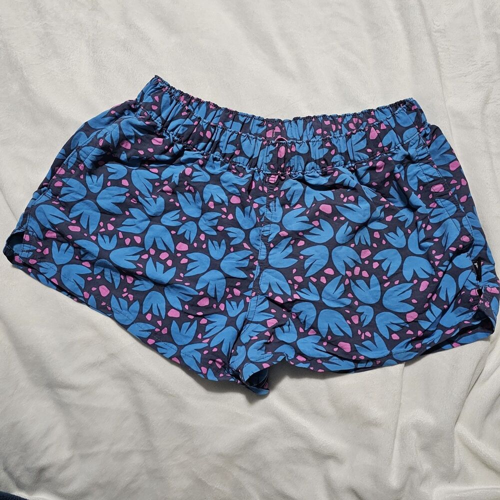 Patagonia Barely Baggies Shorts in Pollen Confetti Dolomite Blue Size Medium .